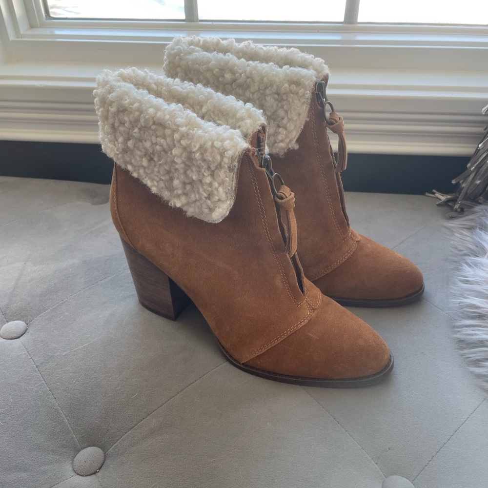 Anthropology, Splendid suede zip front healed ankle boot